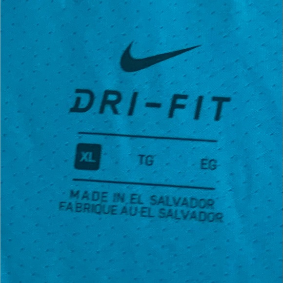 2 Nike Tops Black size Large Blue size XLarge - Picture 4 of 4